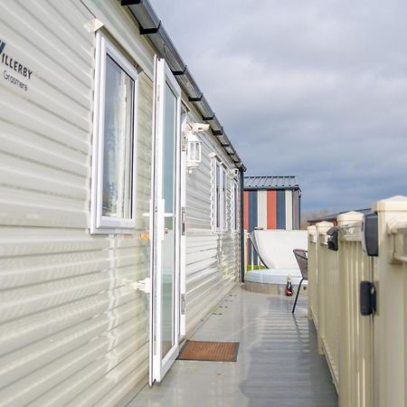 64 Lancaster The Lazy Willow 3 Bedroom Hot Tub Caravan Tattershall Lakes 외부 사진
