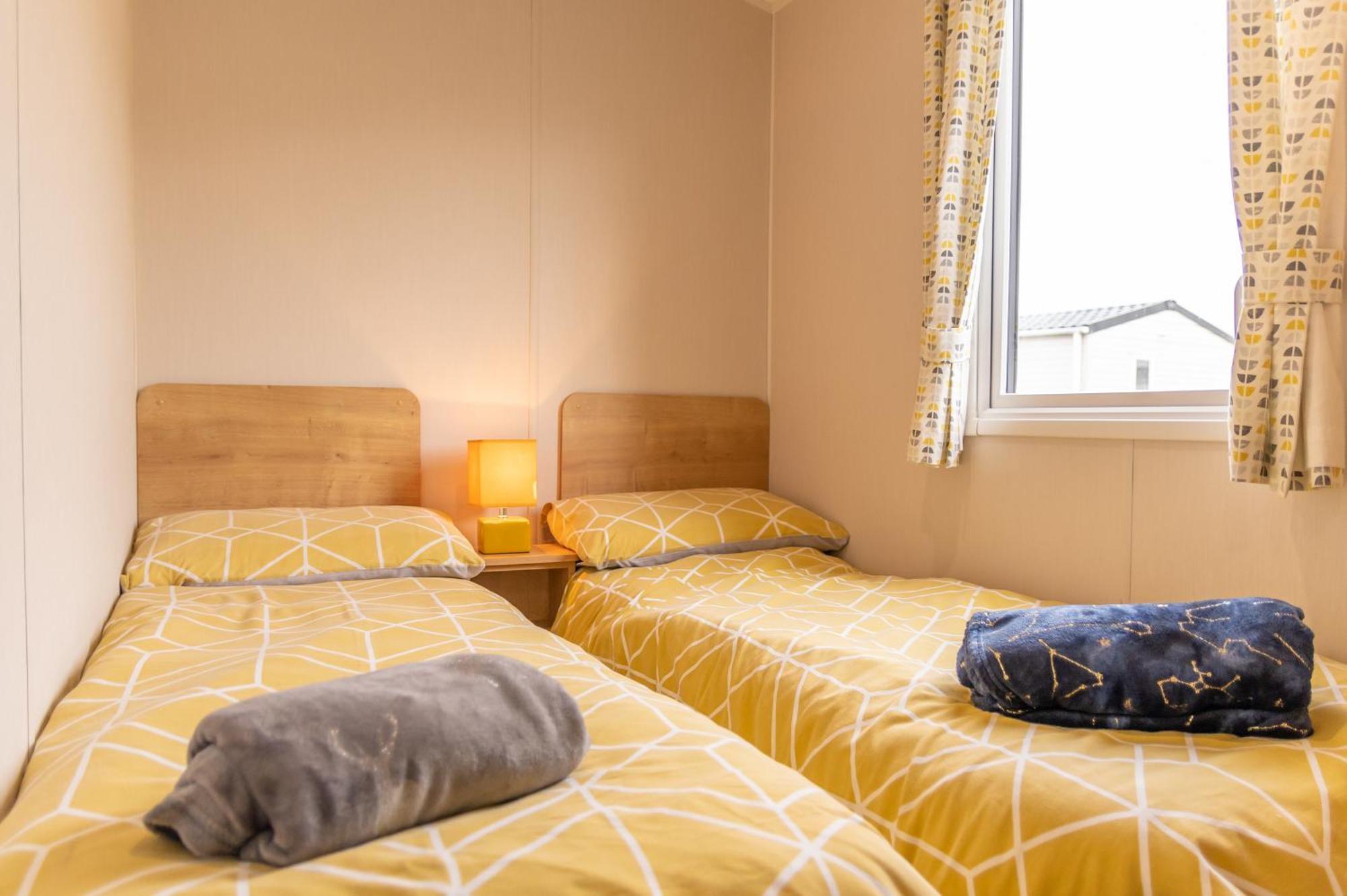 64 Lancaster The Lazy Willow 3 Bedroom Hot Tub Caravan Tattershall Lakes 외부 사진