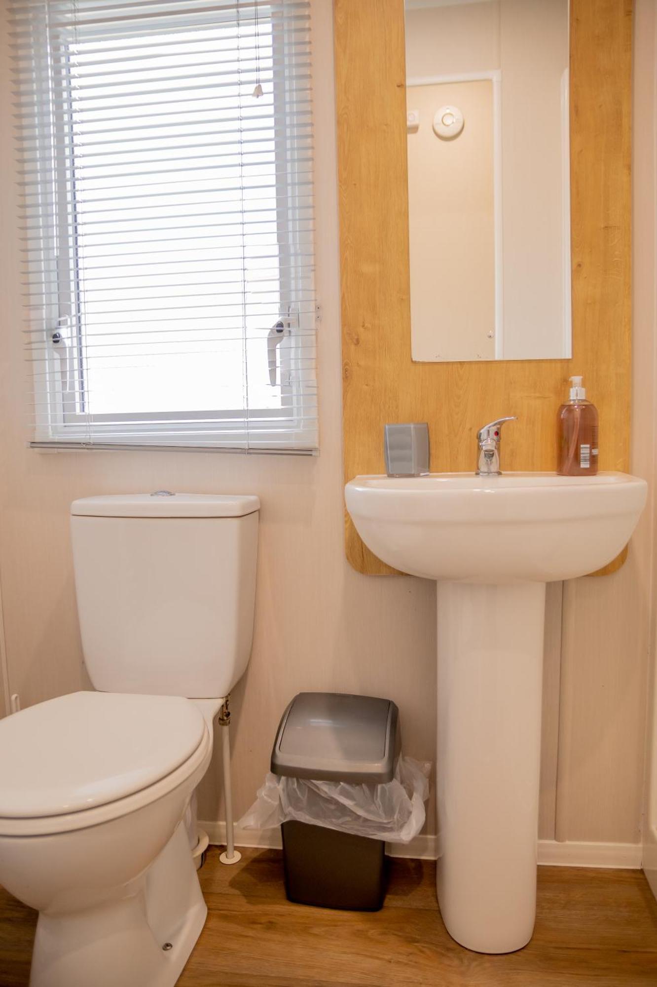 64 Lancaster The Lazy Willow 3 Bedroom Hot Tub Caravan Tattershall Lakes 외부 사진