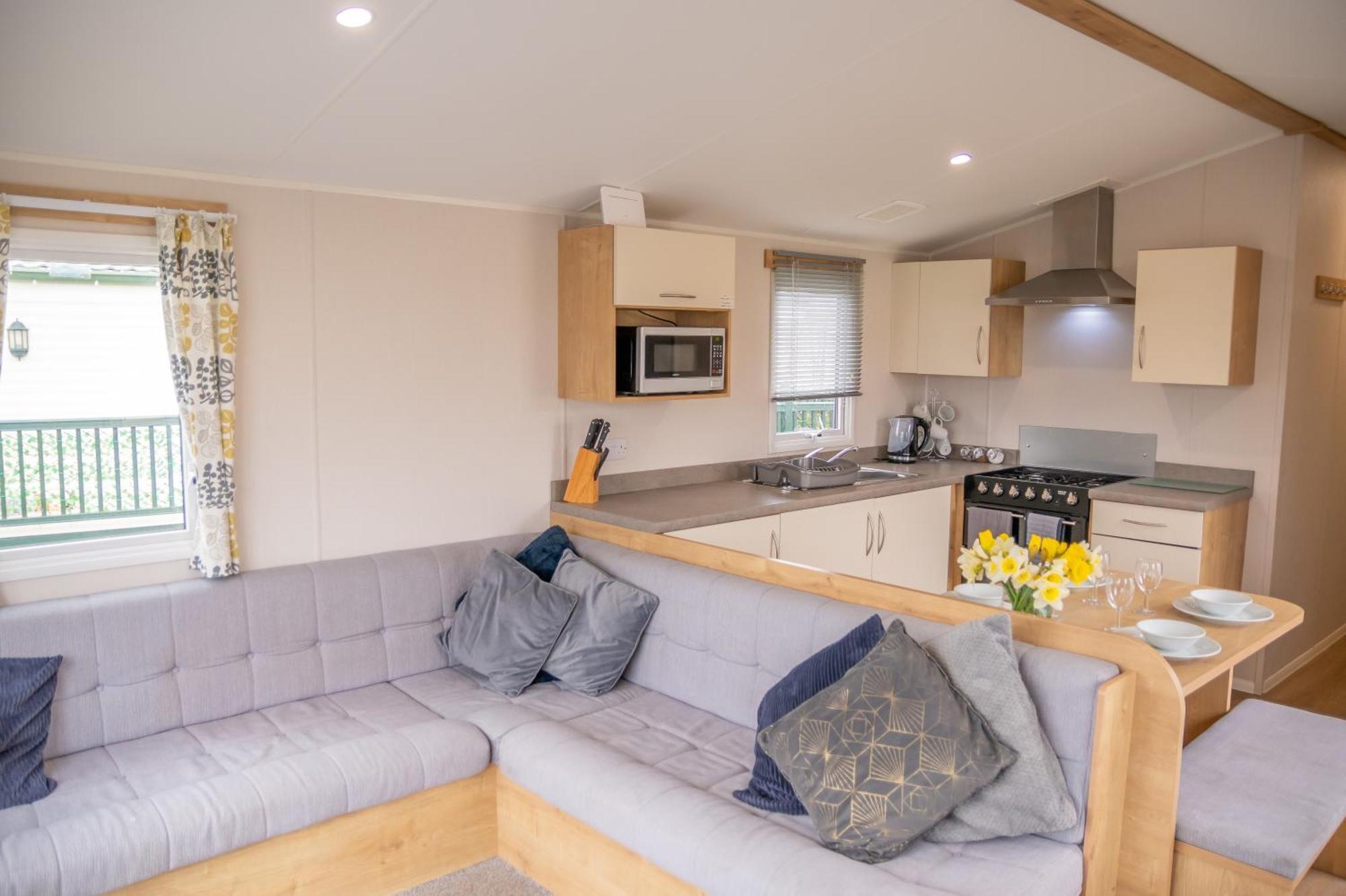 64 Lancaster The Lazy Willow 3 Bedroom Hot Tub Caravan Tattershall Lakes 외부 사진