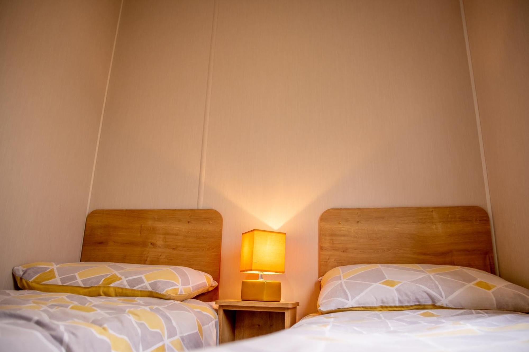 64 Lancaster The Lazy Willow 3 Bedroom Hot Tub Caravan Tattershall Lakes 외부 사진