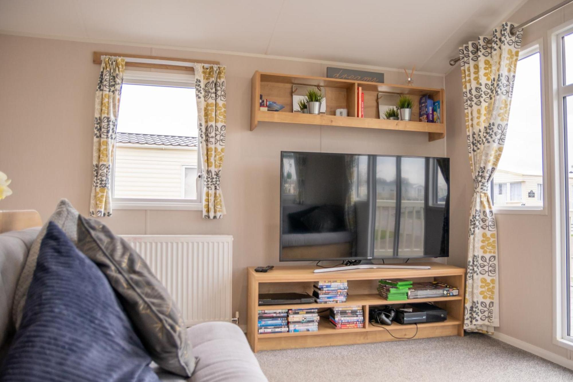 64 Lancaster The Lazy Willow 3 Bedroom Hot Tub Caravan Tattershall Lakes 외부 사진
