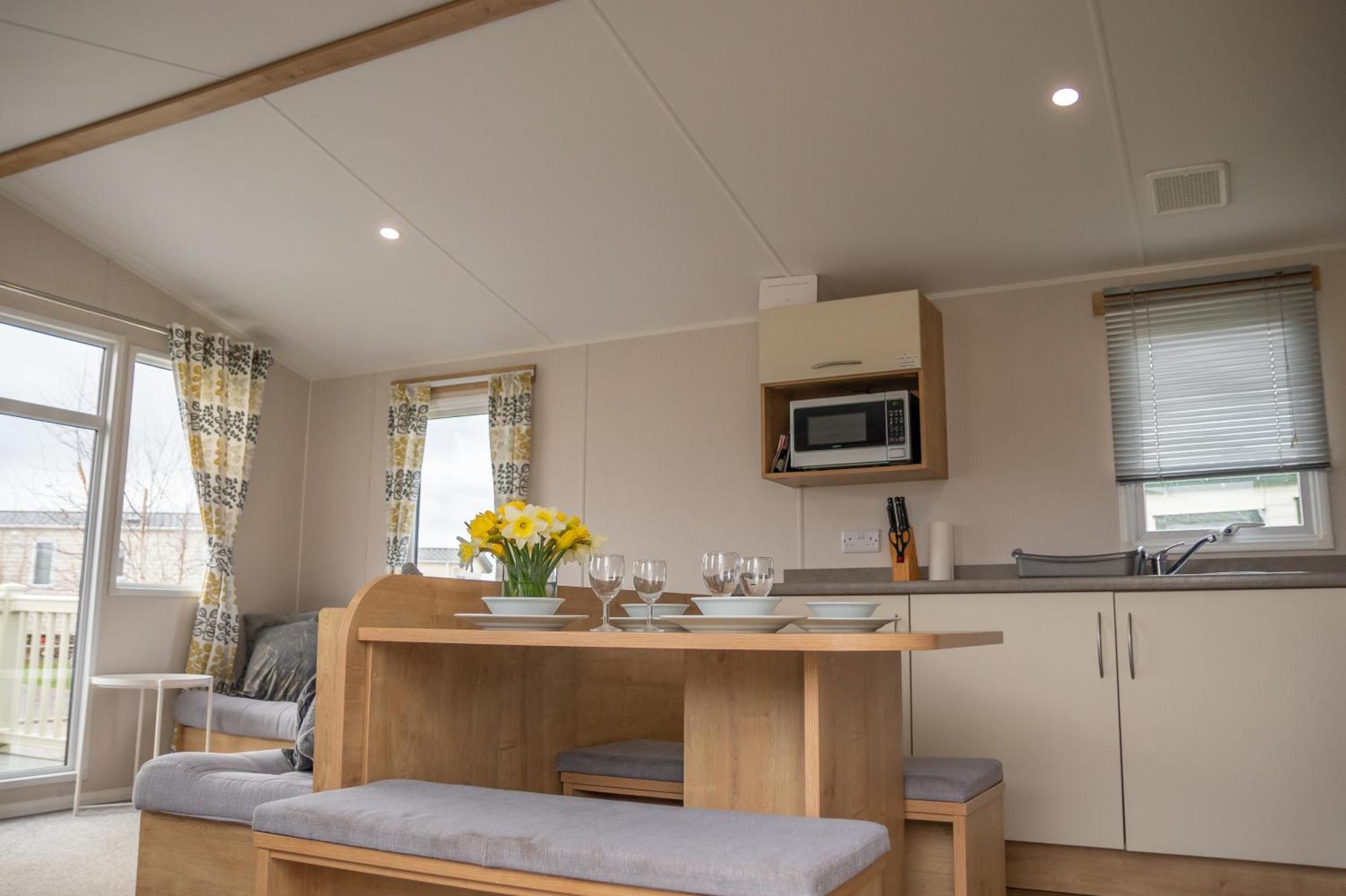 64 Lancaster The Lazy Willow 3 Bedroom Hot Tub Caravan Tattershall Lakes 외부 사진