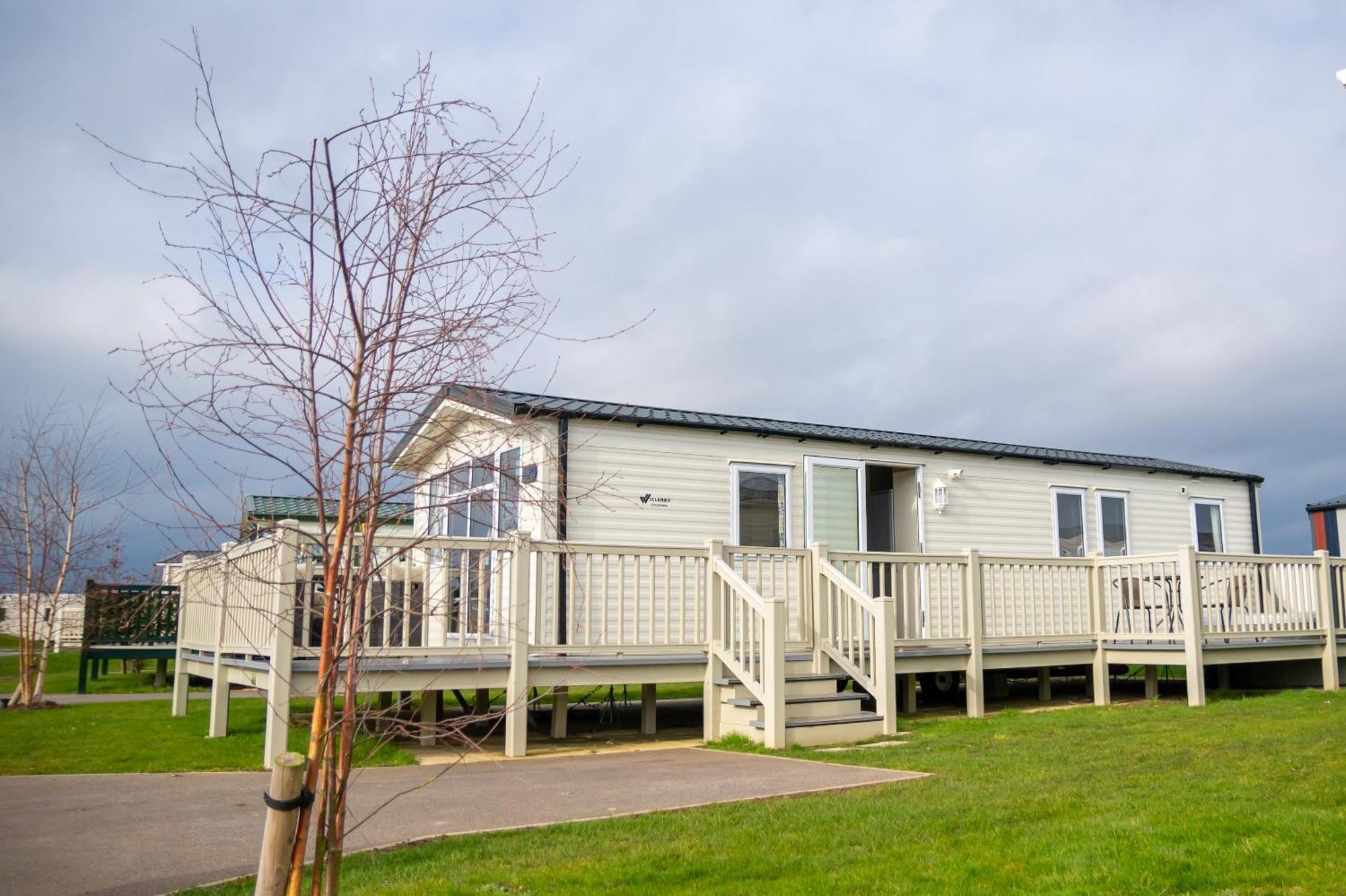 64 Lancaster The Lazy Willow 3 Bedroom Hot Tub Caravan Tattershall Lakes 외부 사진