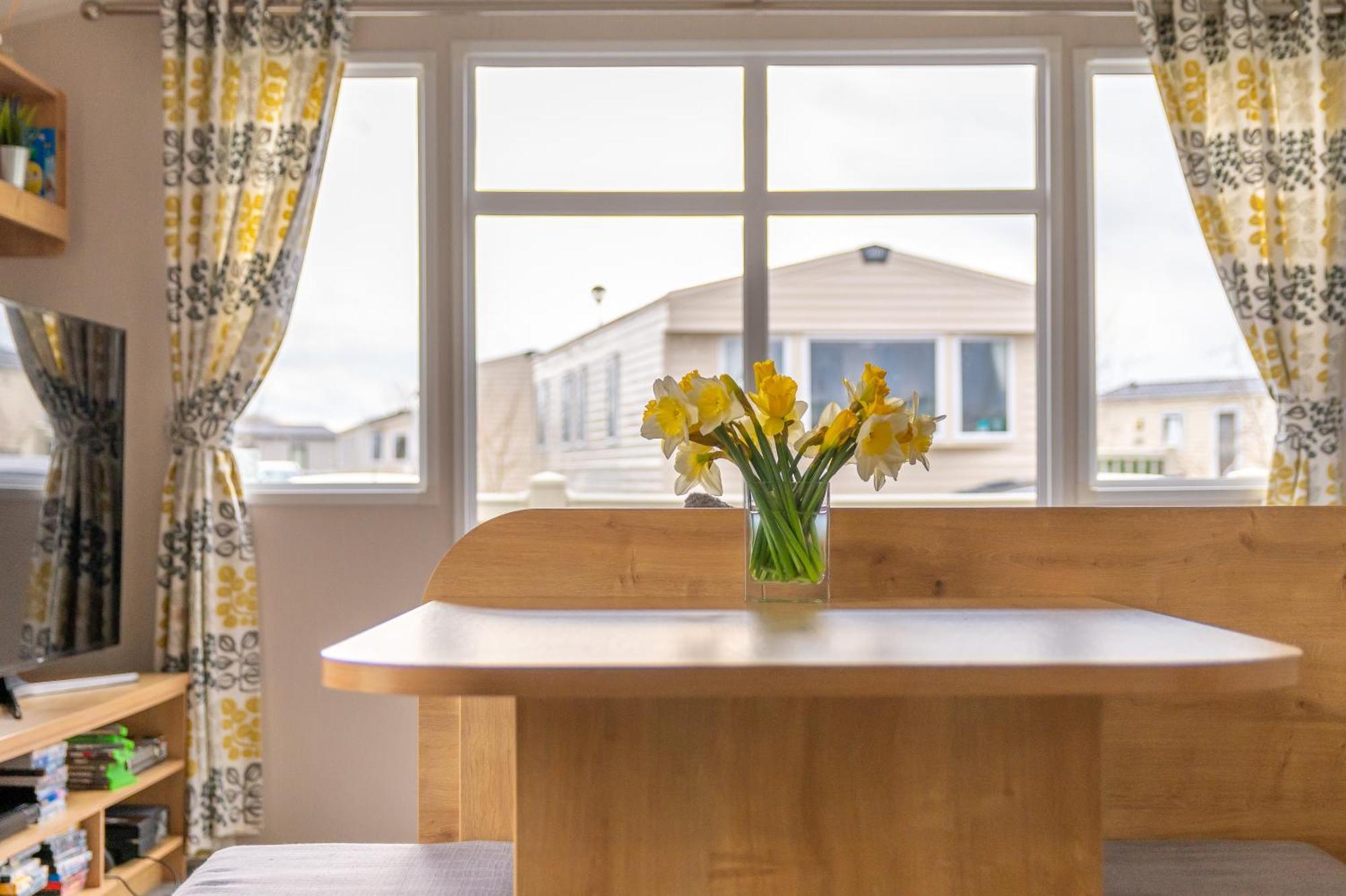 64 Lancaster The Lazy Willow 3 Bedroom Hot Tub Caravan Tattershall Lakes 외부 사진